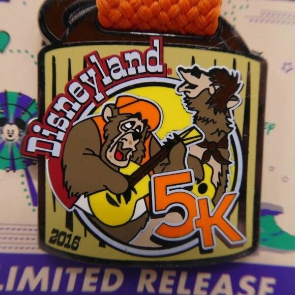 Disney Pin Country Bears 5K Big Al Medal RunDisney Half Marathon Weekend 2016 - Picture 6 of 8